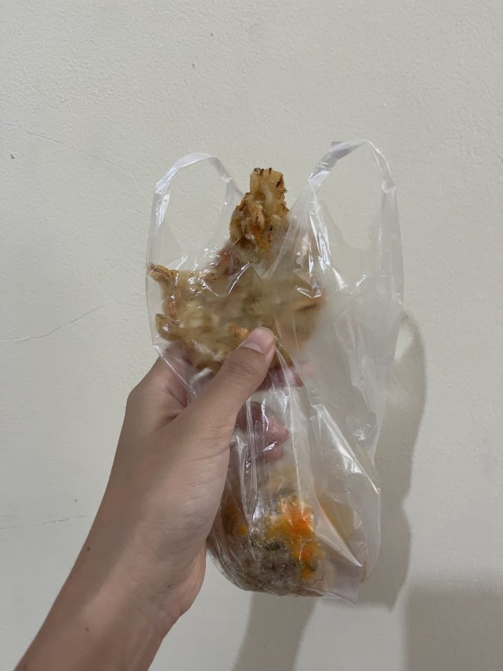 朝早くから販売されている揚げ物